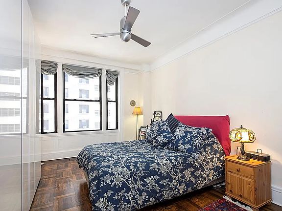 4th image of 200 W 54th St APT 6D