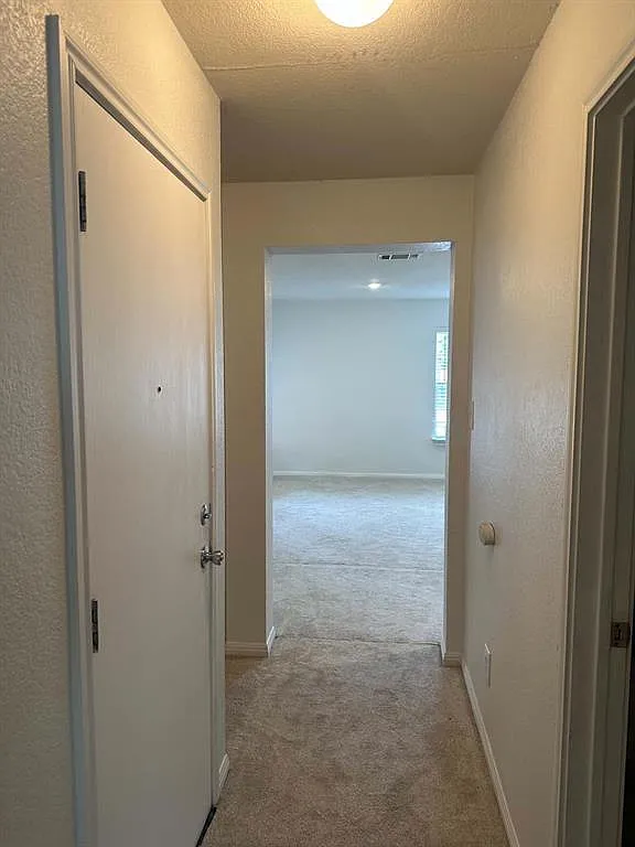 3 bed, 2.0 bath, 1610 sqft, $1,800 — Photo 3