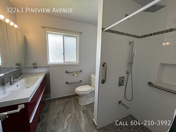 4th image of 32243 Pineview Ave