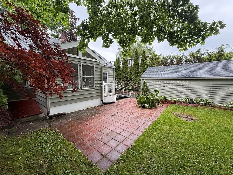 36 Pomeroy Ave — Photo 4