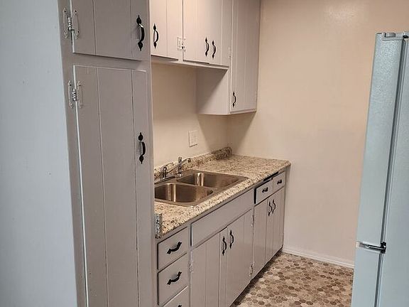 5th image of 4452 Rosebud Ln APT B
