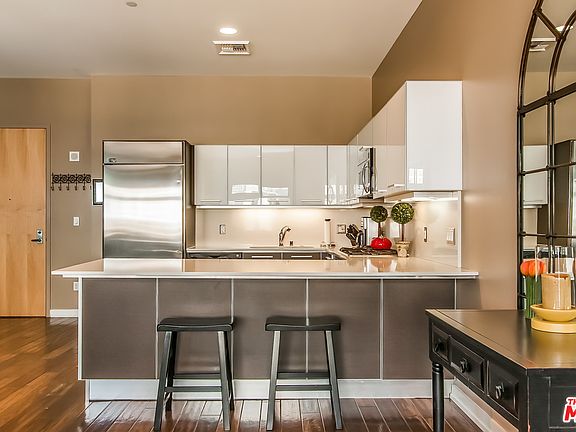 3rd image of 801 S Grand Ave APT 1506