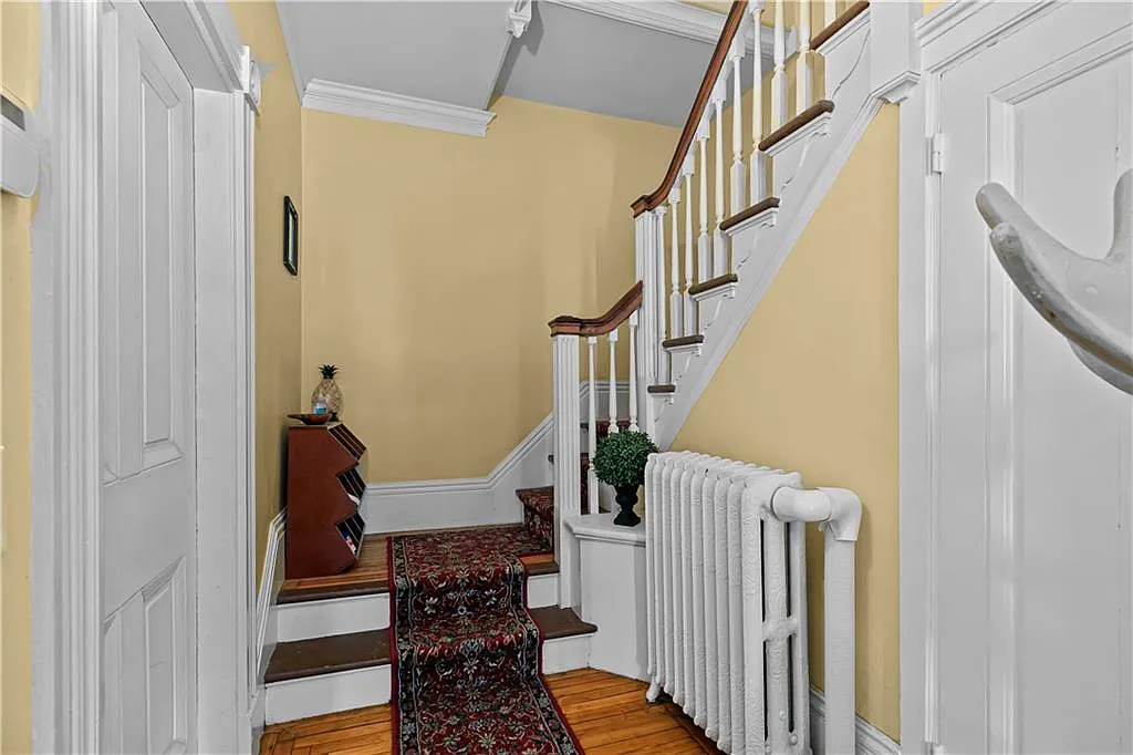 5 bed, 3.0 bath, 1993 sqft, $15,000 — Photo 2