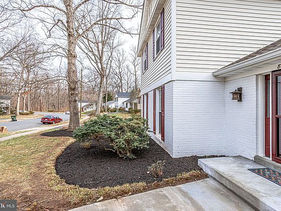 3rd image of 8209 Mockingbird Dr