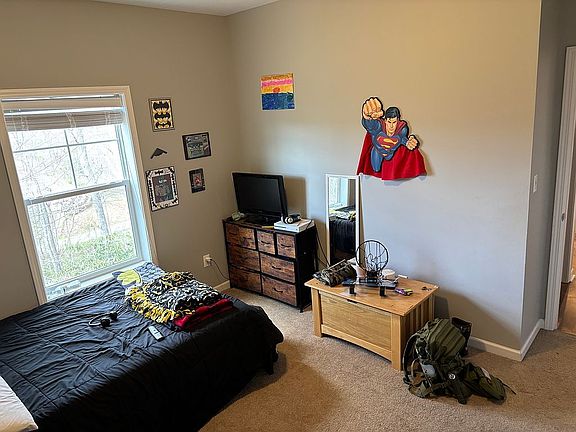 3rd image of 127 Cairens Ridge Dr
