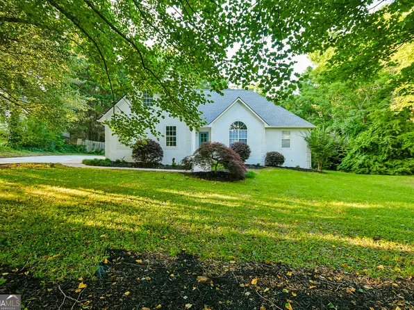 105 Stonemount Ct, Sharpsburg, GA 30277