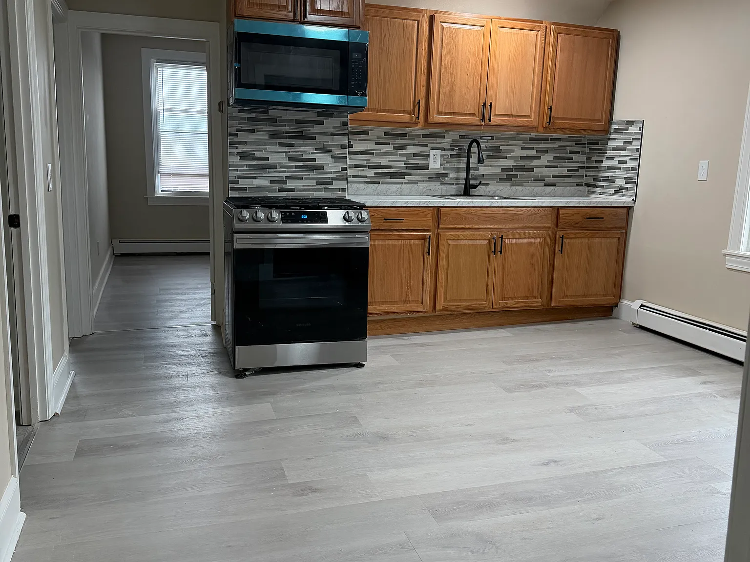 3 bed, 988 sqft, $1,800 — Photo 4