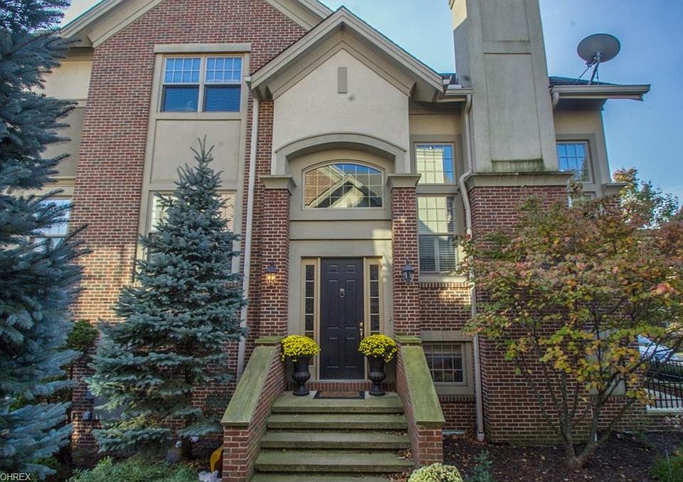 1st image of 15 Astor Pl