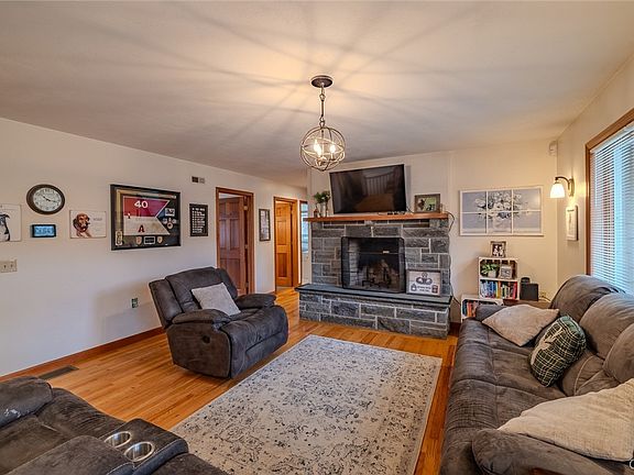 3rd image of 6351 Prospect Ter