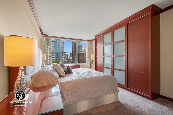 Sold by Coldwell Banker Warburg | media 21