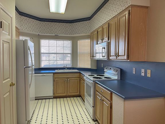 3rd image of 117 Creekside Dr