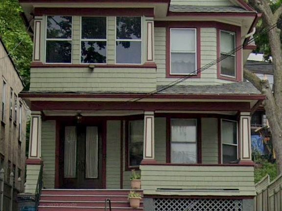 3rd image of 214 Victory Blvd
