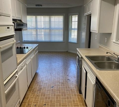3rd image of 2768 Welchlawn Cv
