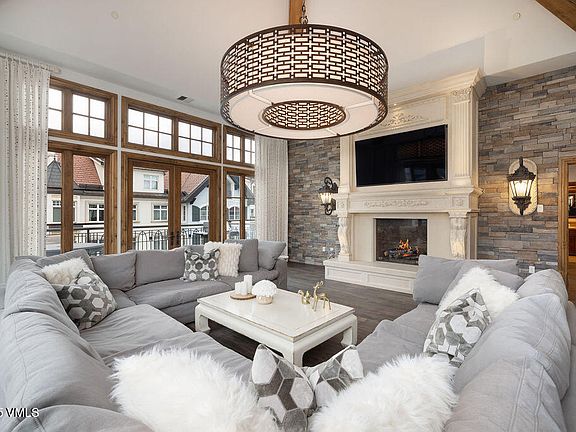 3rd image of 675 Lionshead Pl #642