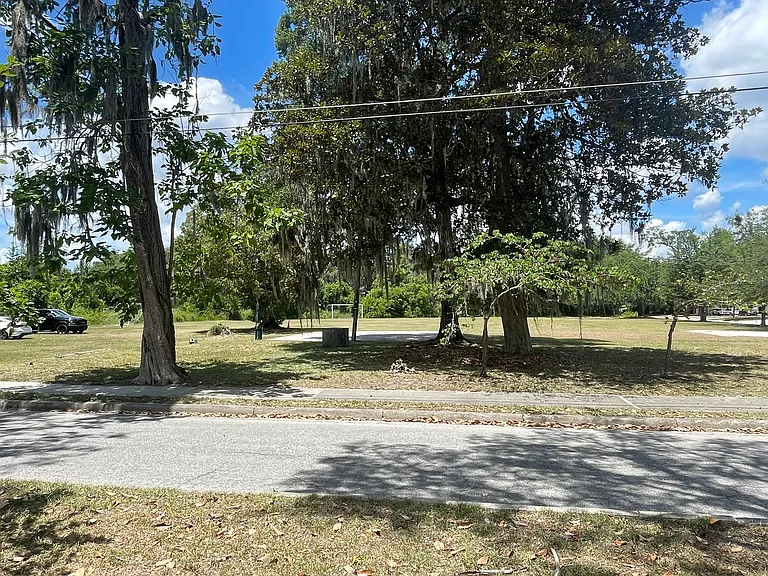 1317 NW 4th St — Photo 13