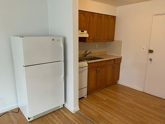 4th image of 294 W Post Rd APT 2C