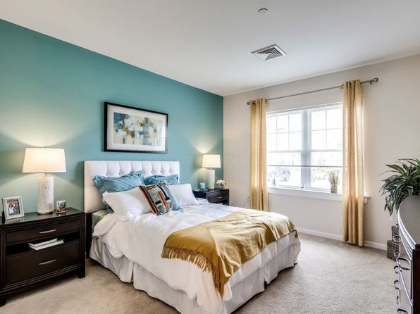 415 Center Pointe Dr #206