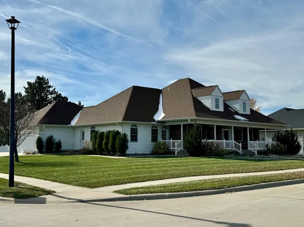 2004 W 49th St, Kearney, NE 68845