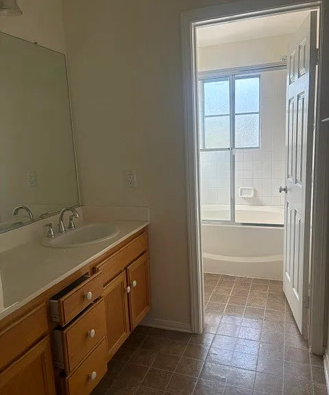464 Middlebury Ct — Photo 10