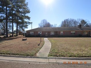 118 Country Club Dr, Greenwood, MS 38930