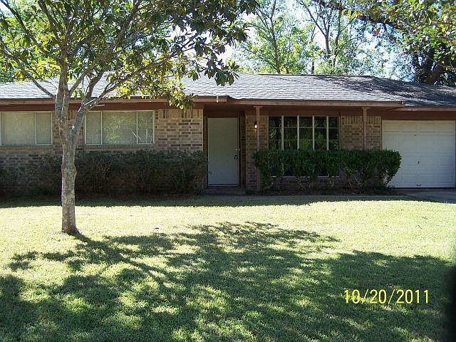 1st image of 403 Quail Run Dr
