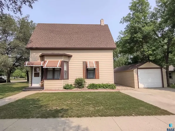 125 W 4th St, Miller, SD 57362