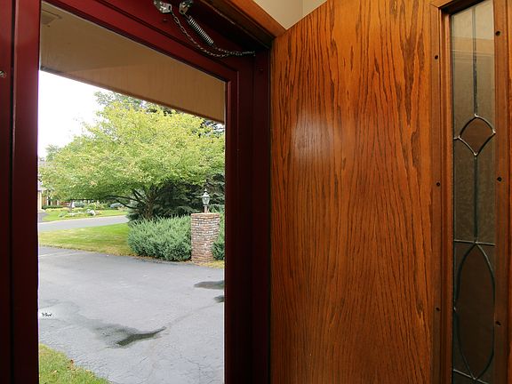 3rd image of 121 Krestwood Dr