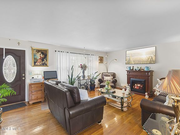 4th image of 416 Midstreams Road