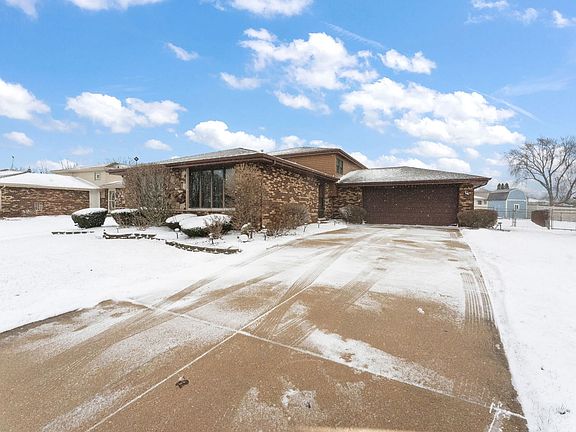 2nd image of 16615 Blossom Ln