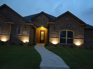 205 Debbie Way, Red Oak, TX 75154