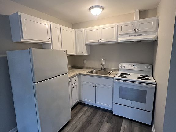 2nd image of 1645 Highland Dr #6