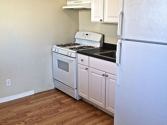 2nd image of 2131 Yale Ave APT 305