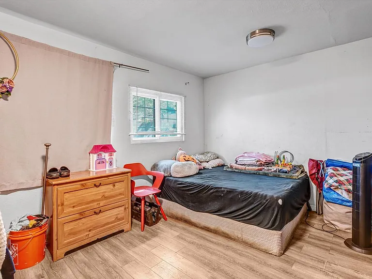 10515 Firmona Ave — Photo 4