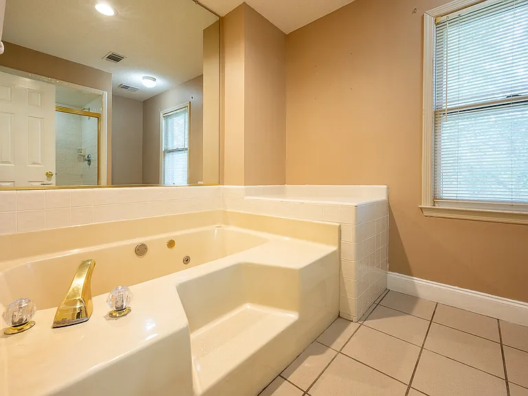 4135 Knollcrest Cir N — Photo 22