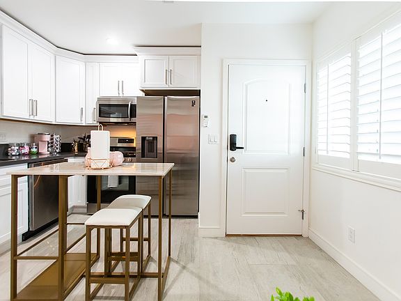 3rd image of 1212 N Broadway Suite 103