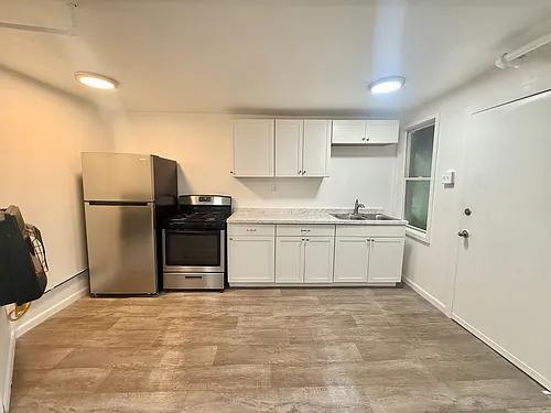 194 Main St #1R Photo 1