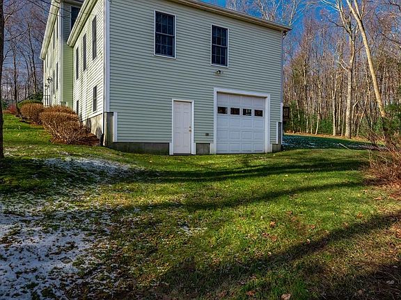 4th image of 8 Crestwood Dr