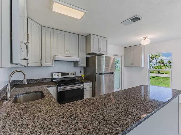 16599 Davis Rd — Photo 18