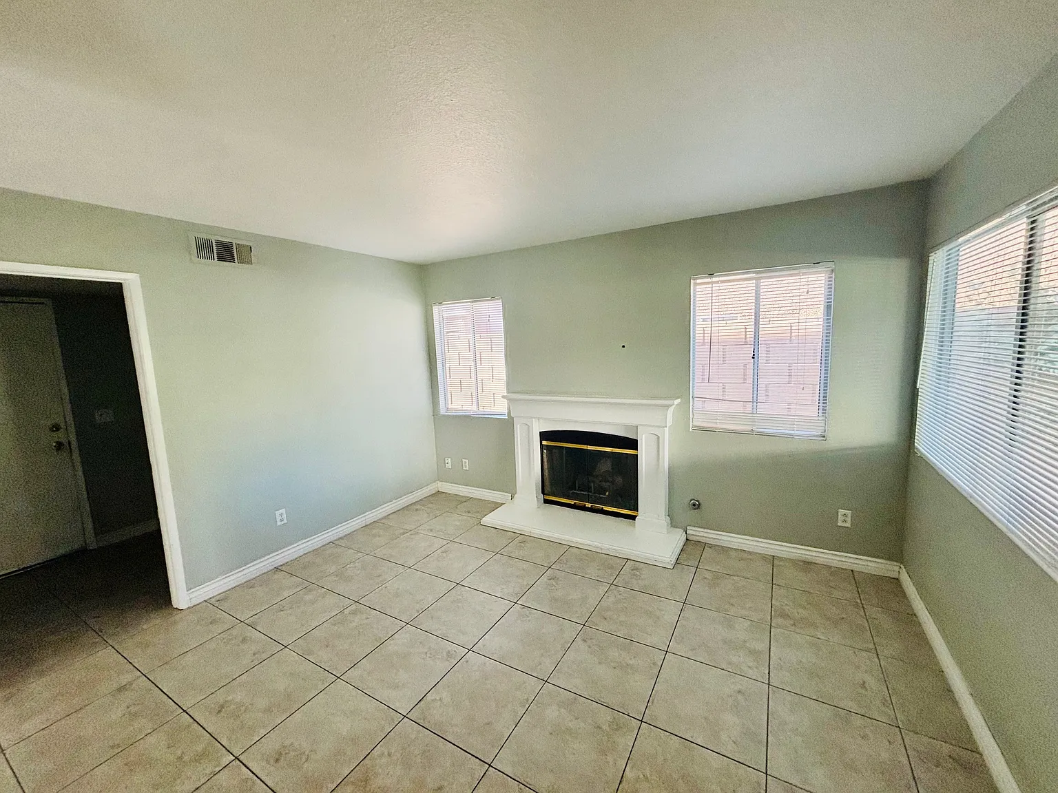 3 bed, 1616 sqft, $2,799 — Photo 4