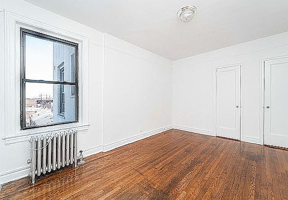 5th image of 2520 42nd St APT 3D