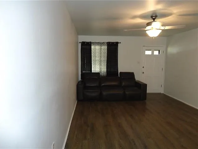 3 bed, 2.0 bath, 1237 sqft, $1,700 — Photo 2