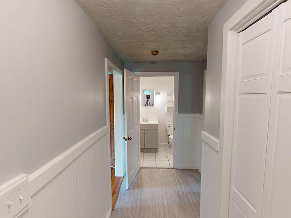 3rd image of 181 Marsh Rd