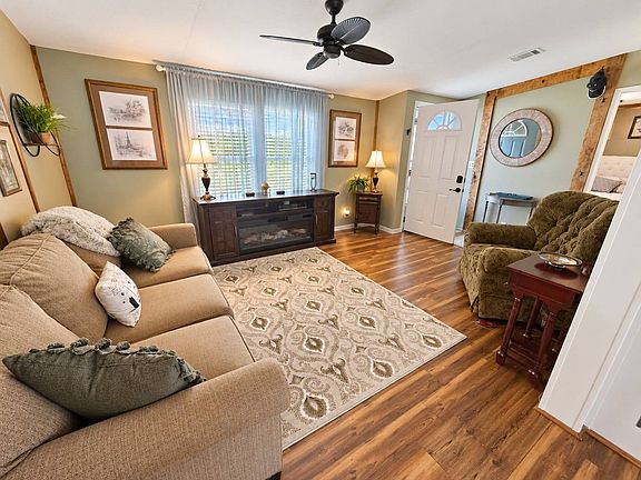 2nd image of 615 Sunset Cir