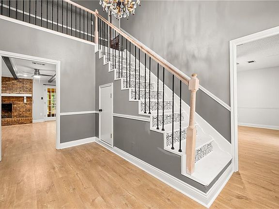 3rd image of 106 Myrtlewood Dr