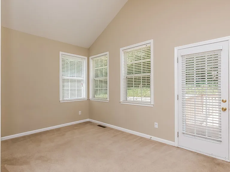 6049 Brookmere Ln — Photo 7