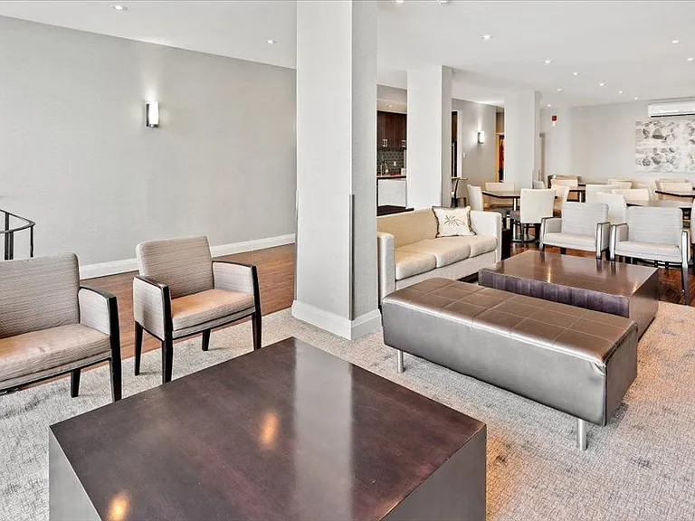 606 Victoria Ave — Photo 17