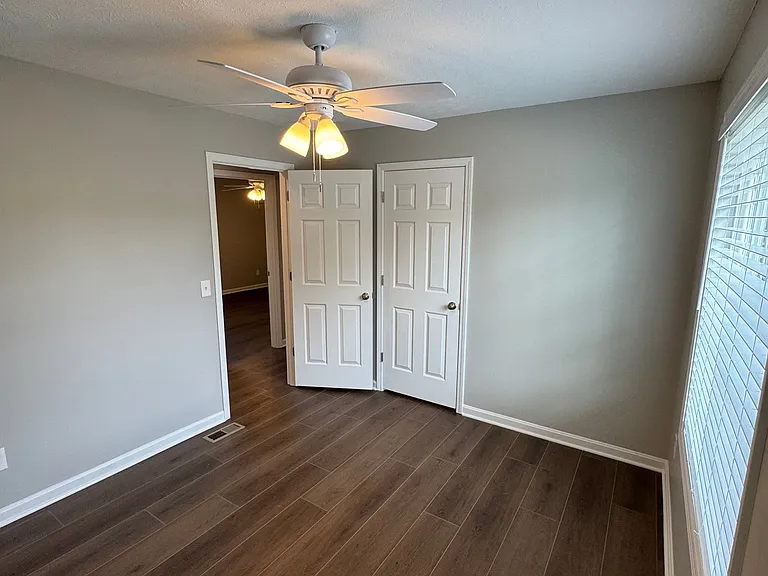 1224 Farmcrest Dr — Photo 7