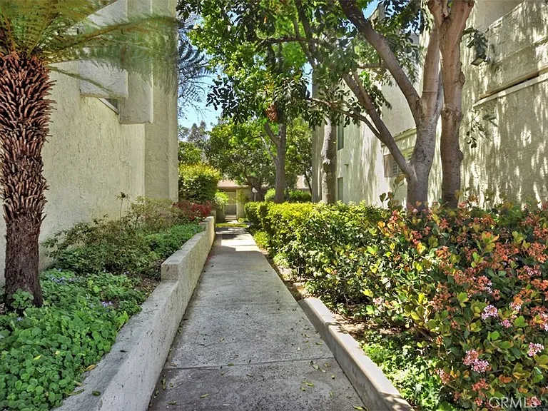 11856 Moorpark St #H — Photo 38