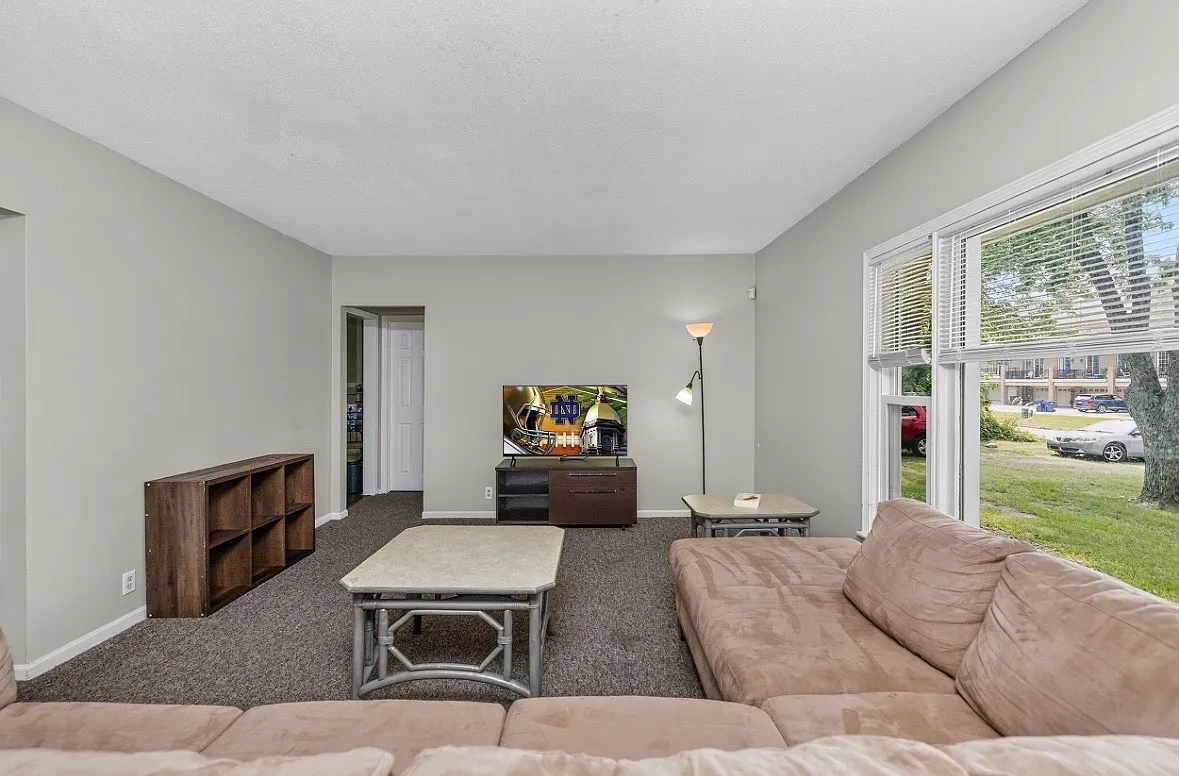 5 bed, 1706 sqft, $3,800 — Photo 2