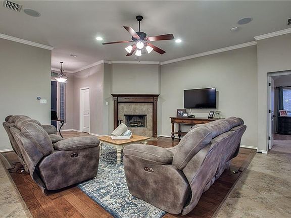 4th image of 11141 Castle Oak Ln